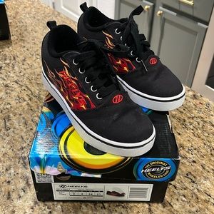 Heelys black, red, flames size 3